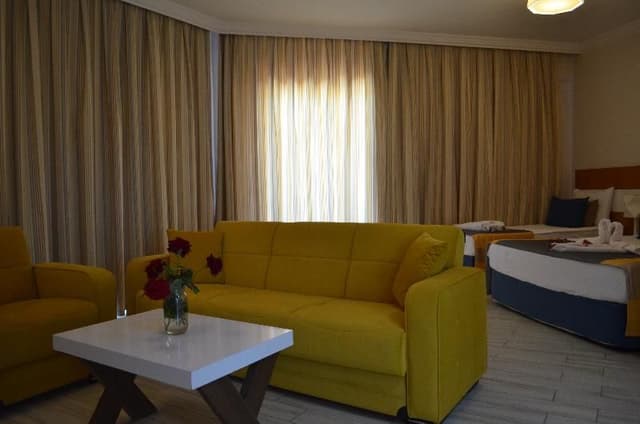 FAMILY ROOM STANDARD