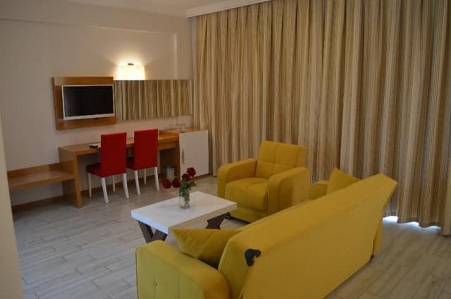 FAMILY ROOM STANDARD