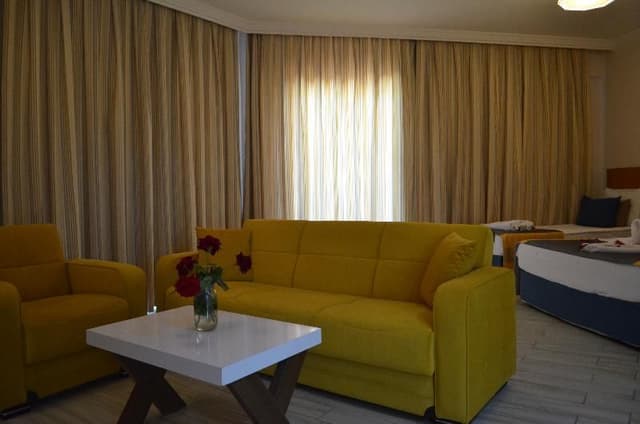FAMILY ROOM STANDARD