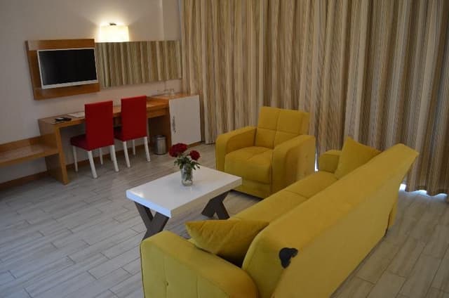 FAMILY ROOM STANDARD