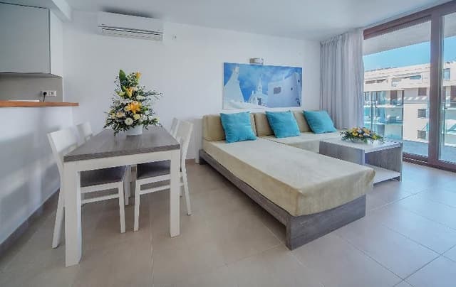 APARTMENT SEA VIEW THREE BEDROOMS