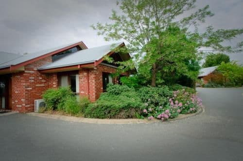 Three-Bedroom Villa with Garden View and Spa Bath