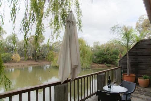 Lakeside Studio with Spa Bath