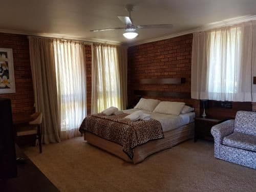 Deluxe Suite with Spa Bath