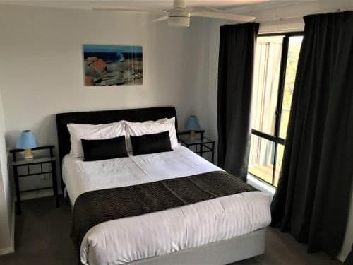 Queen Room with Balcony- Banksia
