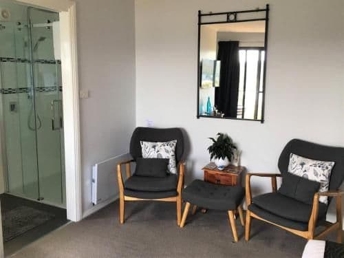Queen Room with Balcony- Banksia