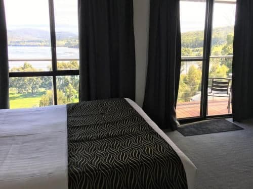 Queen Room with Balcony- Banksia