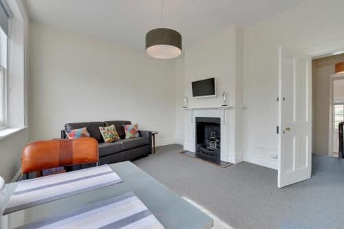 Deluxe One-Bedroom Apartment