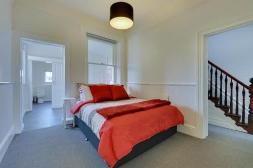 Deluxe One-Bedroom Apartment