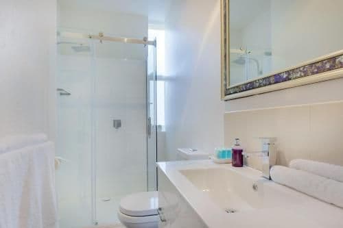 Deluxe Studio Apartment