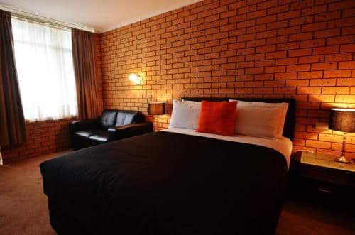 Deluxe Queen Suite