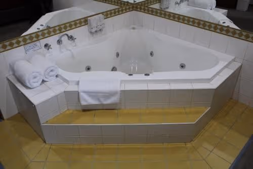 Studio with Spa Bath