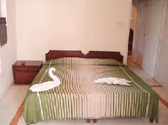SINGLE WITH AIR CONDITIONING