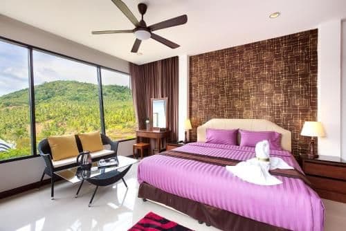 Apartment with Mountain View