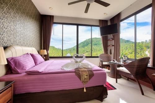 Apartment with Mountain View