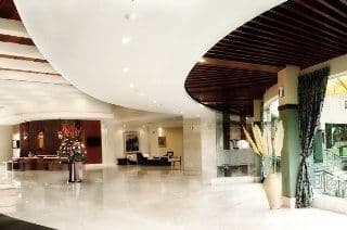 โรงแรมบานาน่า อินน์