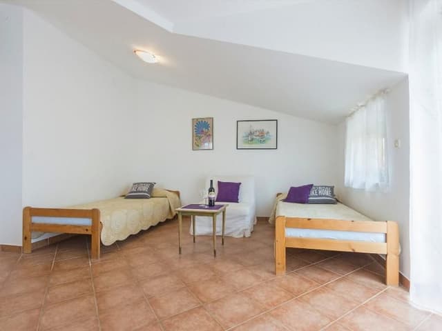 APARTMENT CAPACITY 4
