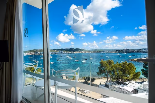 DOUBLE DELUXE SEA VIEW