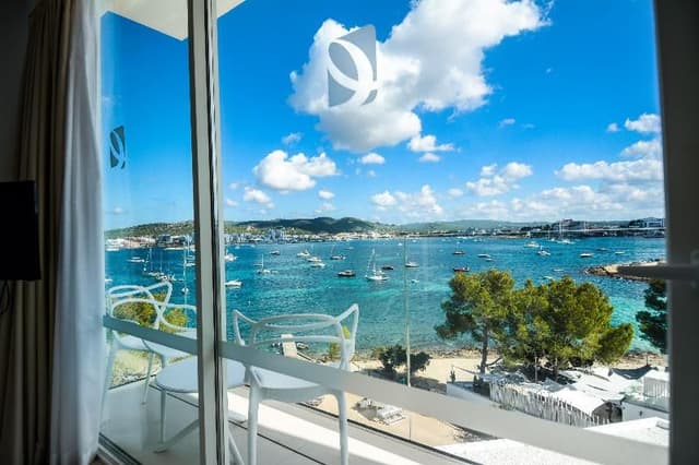 DOUBLE SEA VIEW
