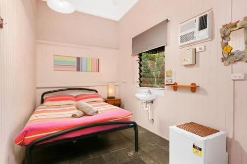Budget Single Room with Shared Bathroom