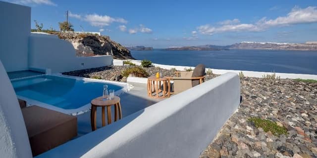 SUITE DELUXE WITH PRIVATE POOL