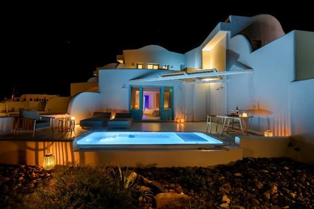 SUITE DELUXE WITH PRIVATE POOL
