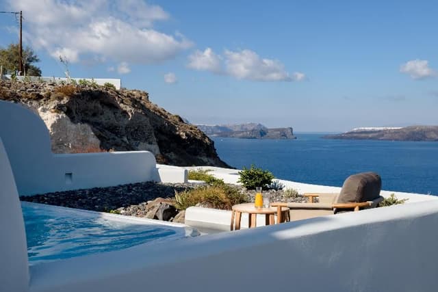 SUITE DELUXE WITH PRIVATE POOL