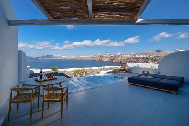 SUITE DELUXE WITH PRIVATE POOL