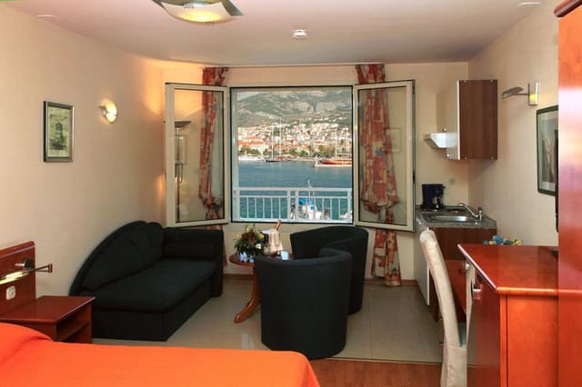 STUDIO SEA VIEW