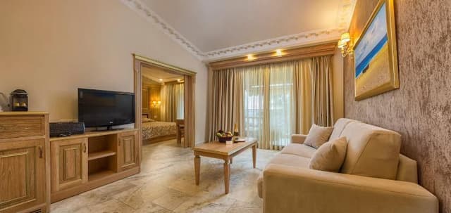 SUITE CAPACITY 1