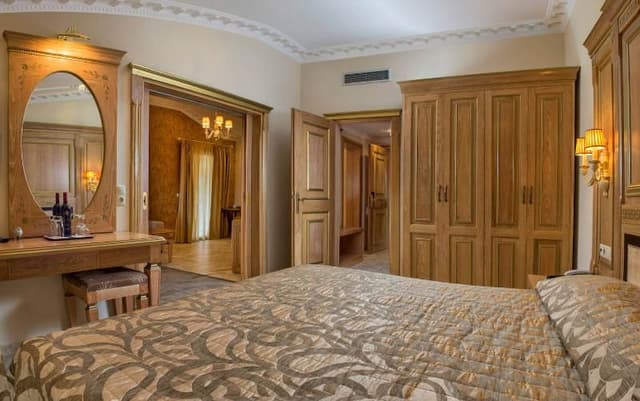 SUITE CAPACITY 1