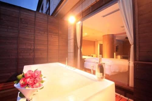 Luxury Suite with Open-Air Spa Bath