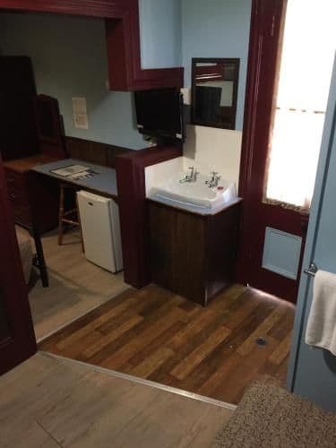 Basic Triple Room with Shared Bathroom