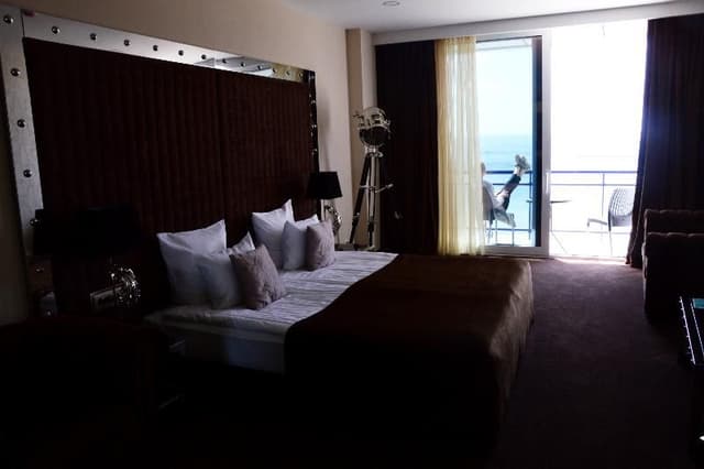 DOUBLE SINGLE USE DELUXE SEA VIEW
