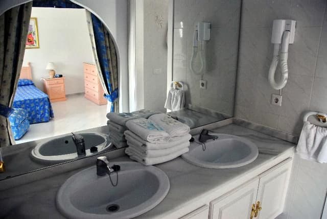 APARTMENT THREE BEDROOMS