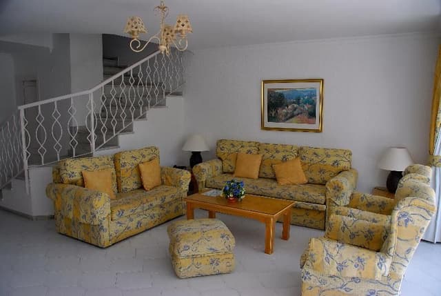 APARTMENT THREE BEDROOMS