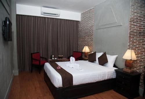 Deluxe Family Room
