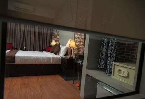 Deluxe Family Room