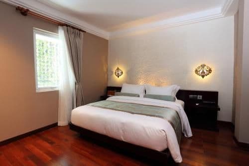 City Petite King Room
