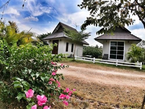 Bungalow with Garden View