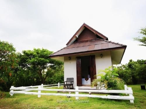 Bungalow with Garden View