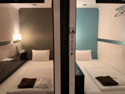 Business Class Cabin - Female