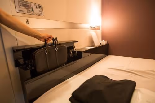Business Class Cabin - Female