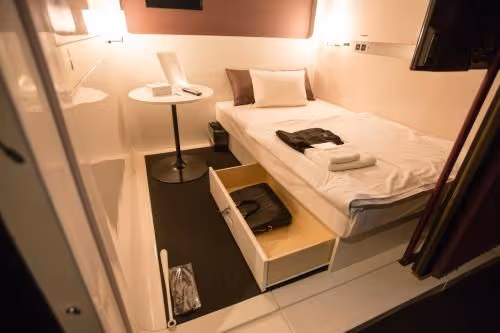First Class Cabin - Female