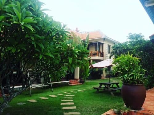 Bungalow with Garden View