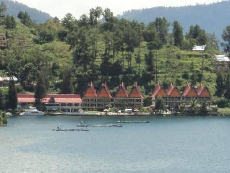 Danau Toba International Cottage