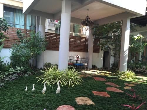 Apartment with Pool View