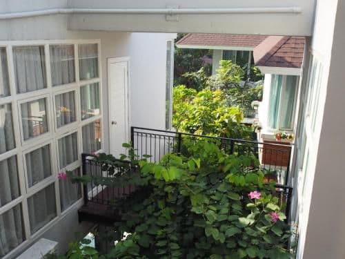 Apartment with Pool View