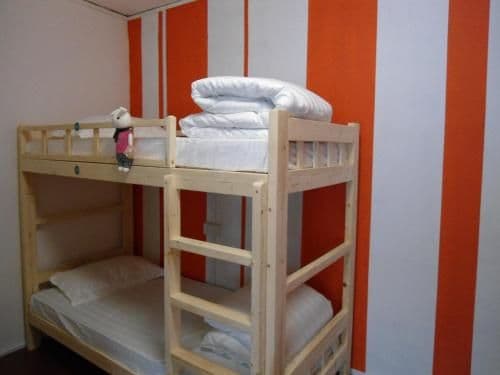 Family Room with Shared Bathroom (4 Beds)