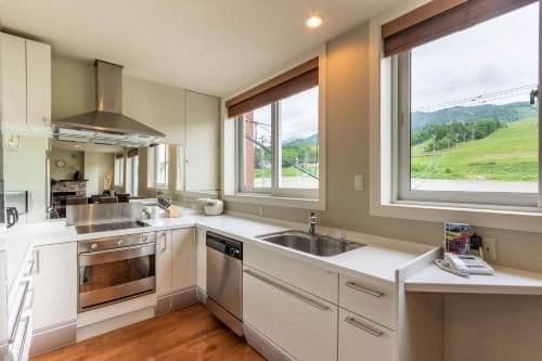 3 BR Ski View - Upstairs - Non-Smoking